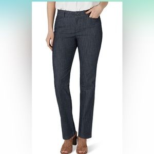New with tags!! Lee Women's Petite Secretly Shapes Regular Fit Straight Leg Pant